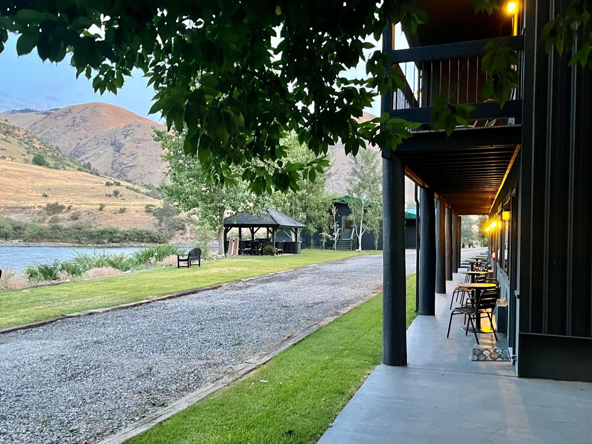 Steelhead Lodge Lucile Ngoại thất bức ảnh