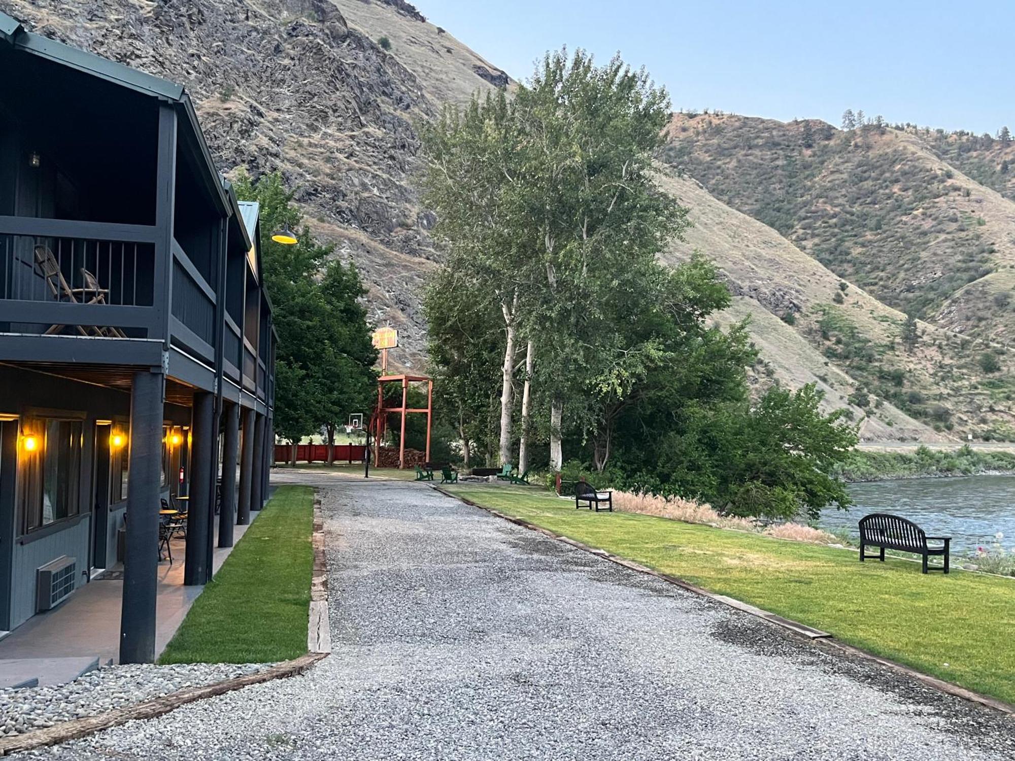 Steelhead Lodge Lucile Ngoại thất bức ảnh